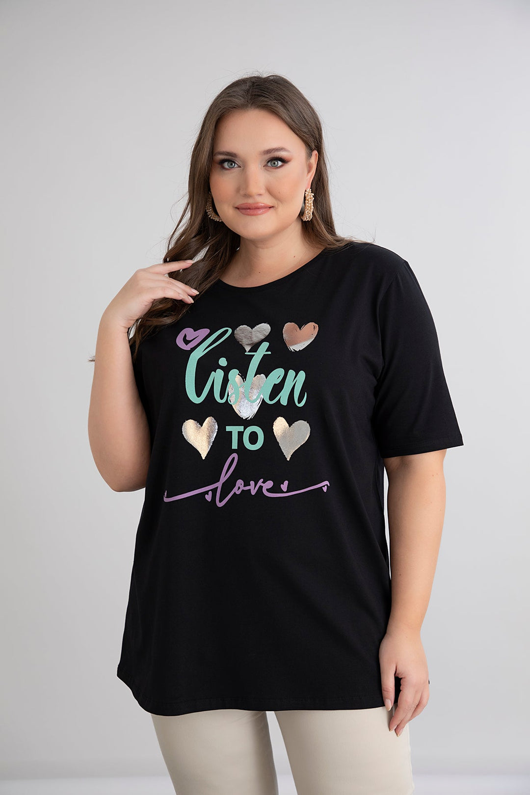 Pamučna tunika Listen to Love s cvjetnim uzorkom, dostupna u velikim veličinama.