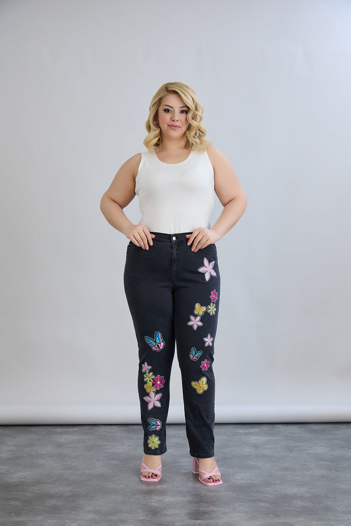 Elastične traperice s vezom i kamenčićima