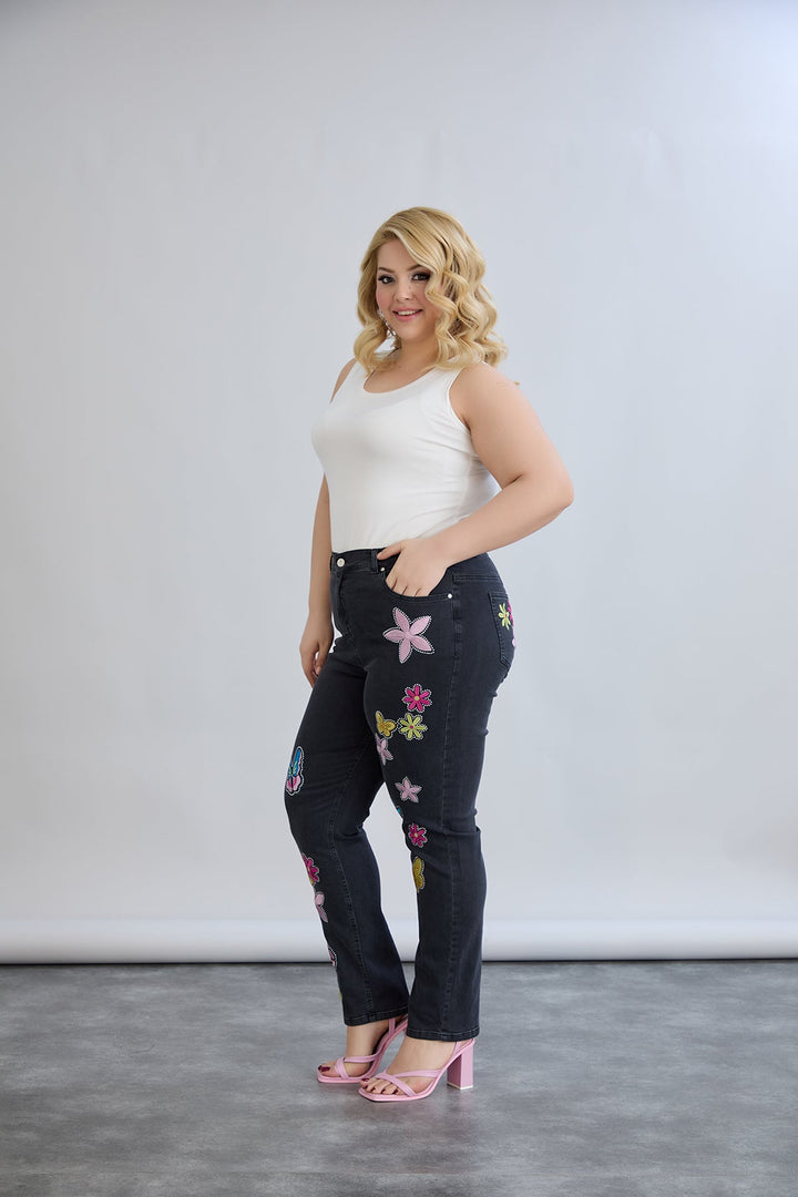 Elastične traperice s vezom i kamenčićima