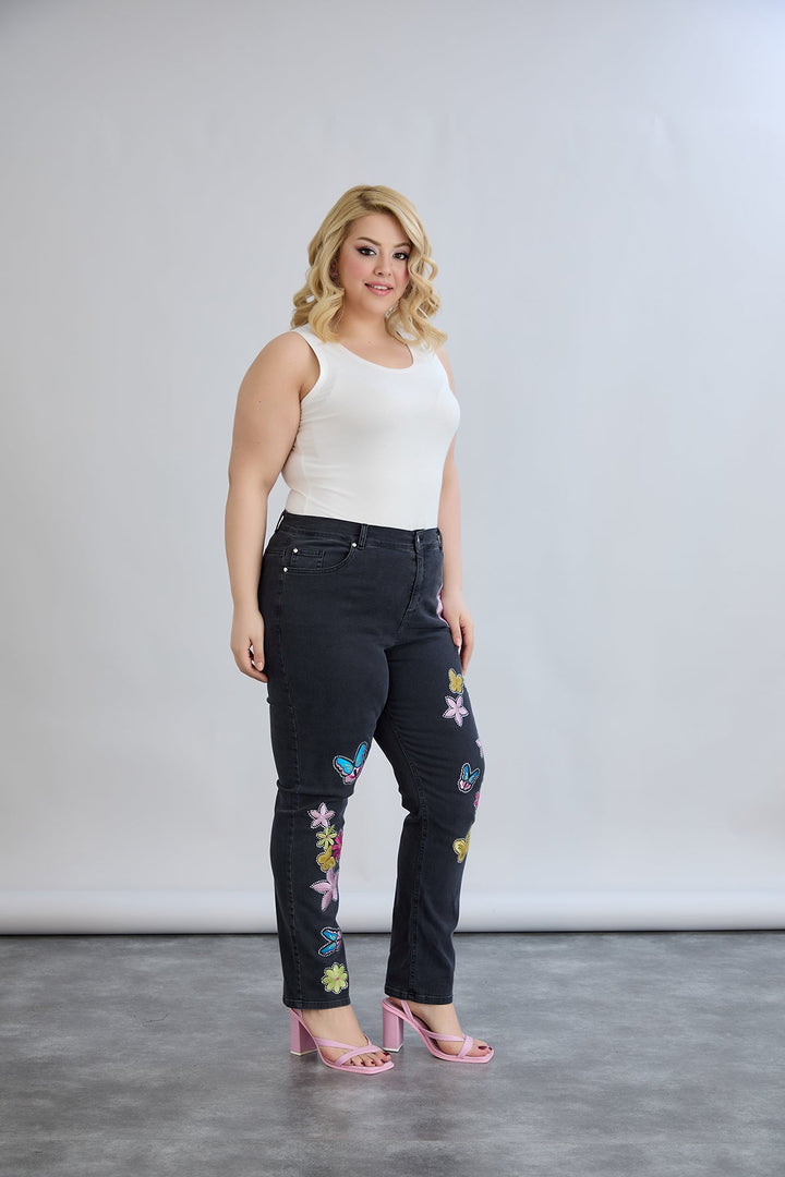 Elastične traperice s vezom i kamenčićima