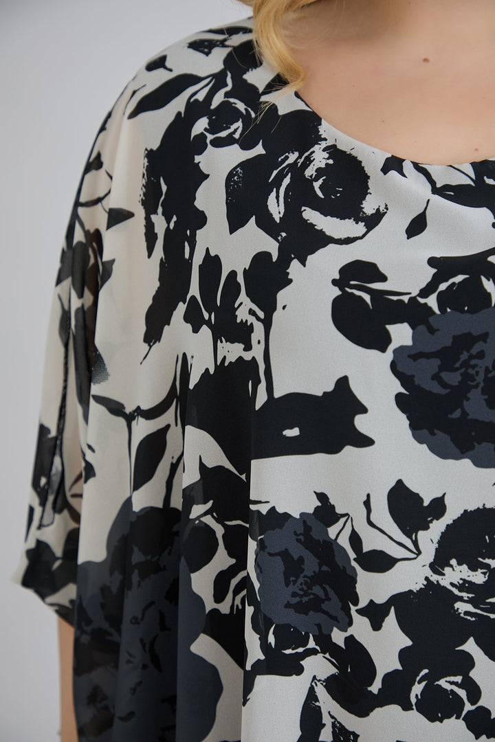 Haljina od šifona s naglaskom na ramenima - cvjetni uzorak