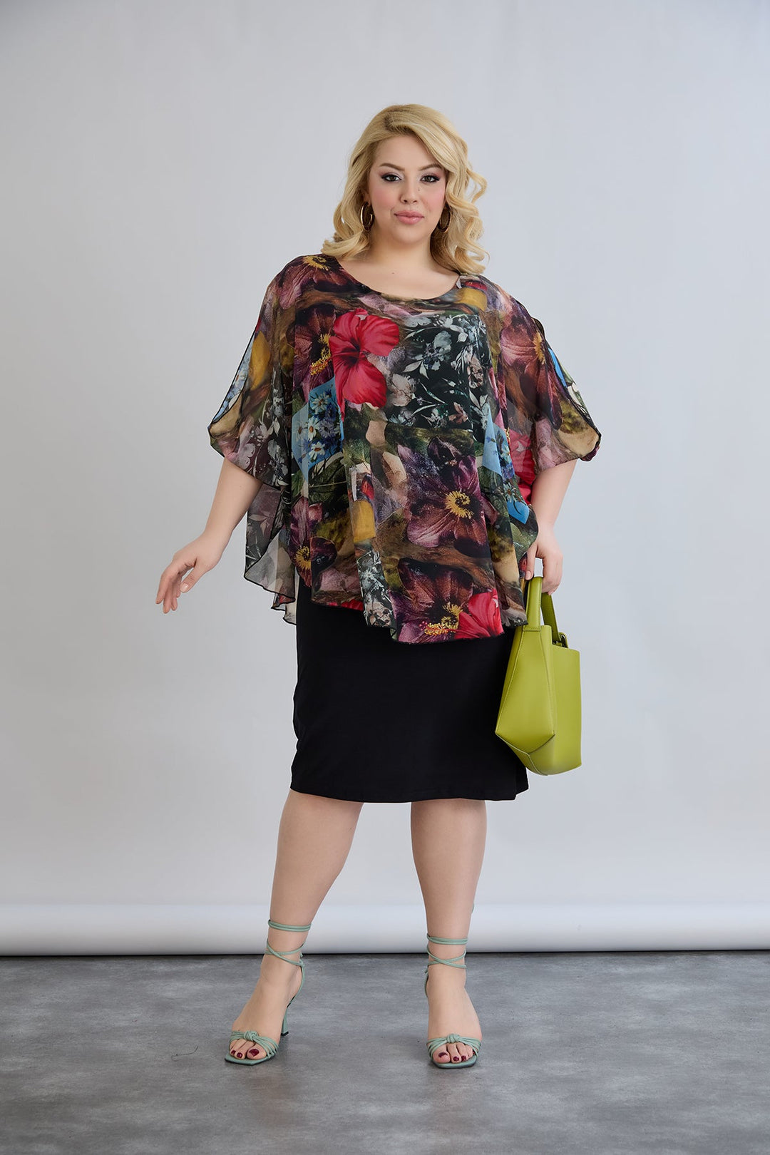 Haljina od šifona s naglaskom na ramenima - Bordo