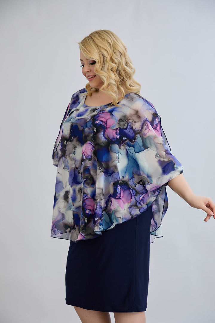 Haljina od šifona s naglaskom na ramenima - tamnoplava