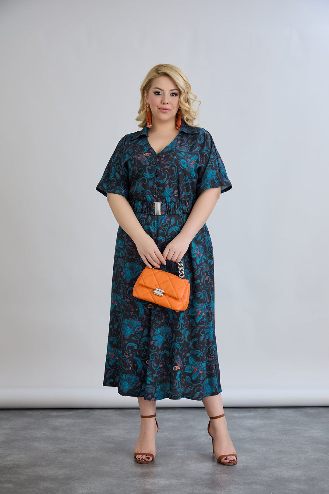 Cvjetna haljina s remenom od viskoze