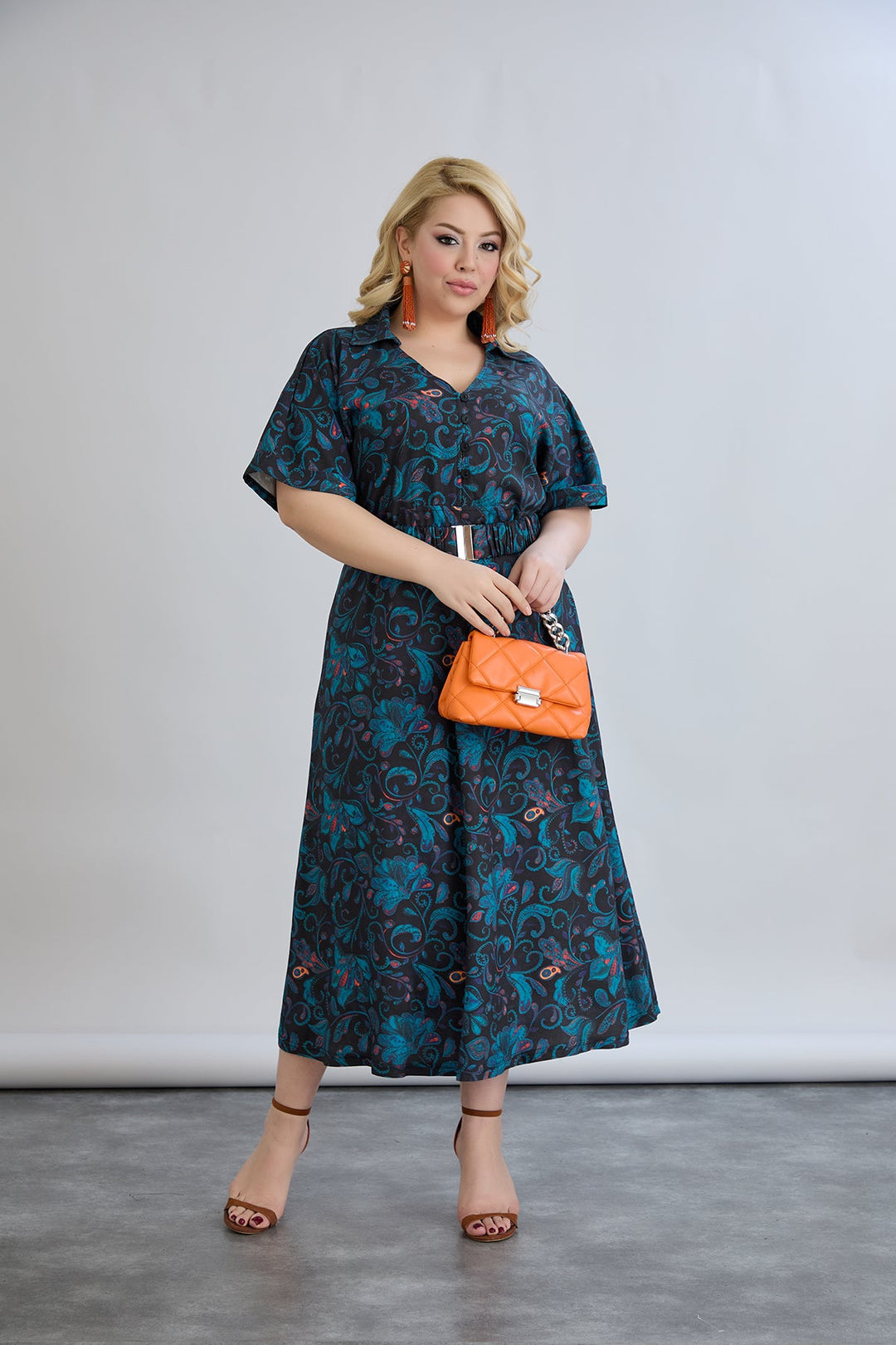 Cvjetna haljina s remenom od viskoze