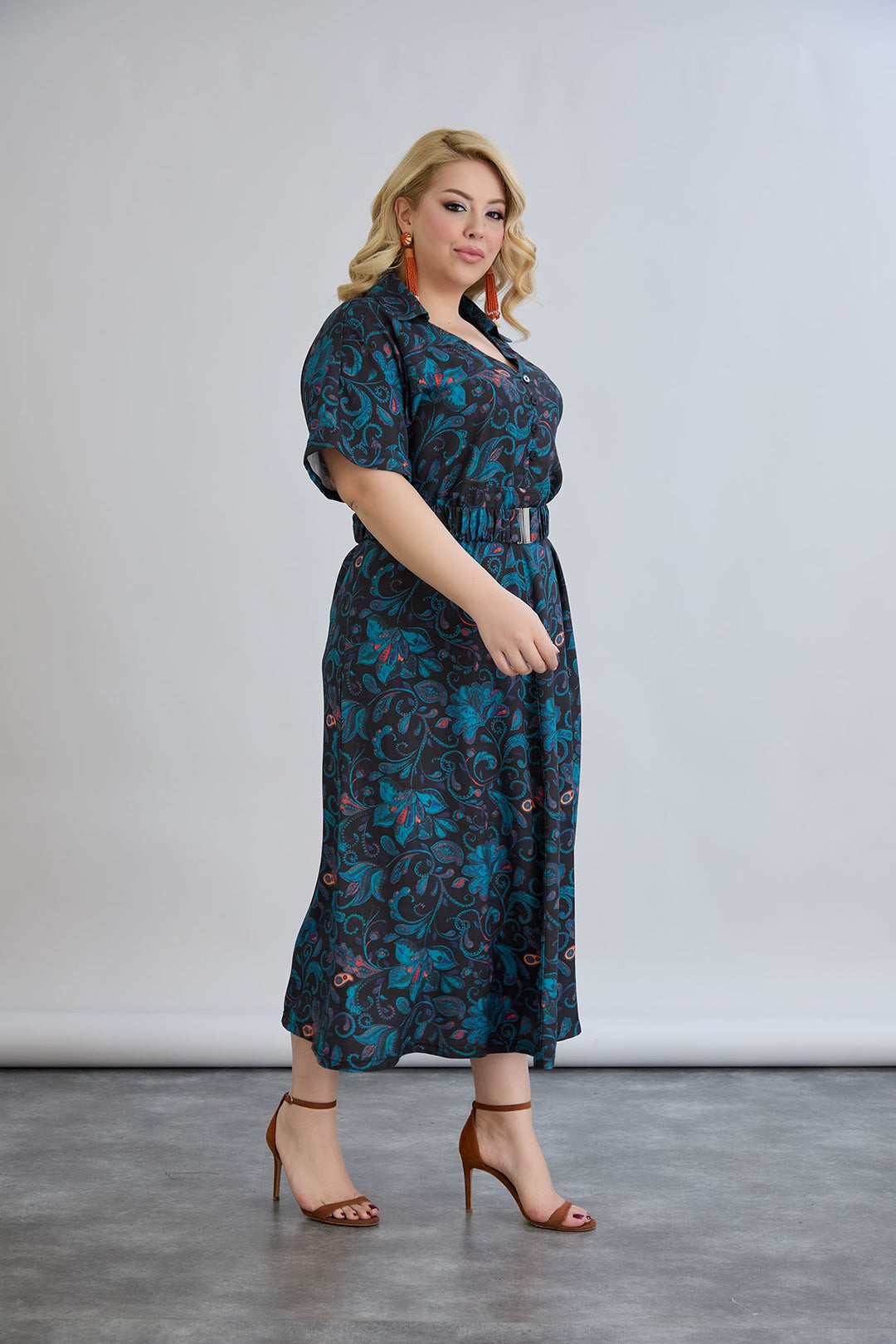 Cvjetna haljina s remenom od viskoze