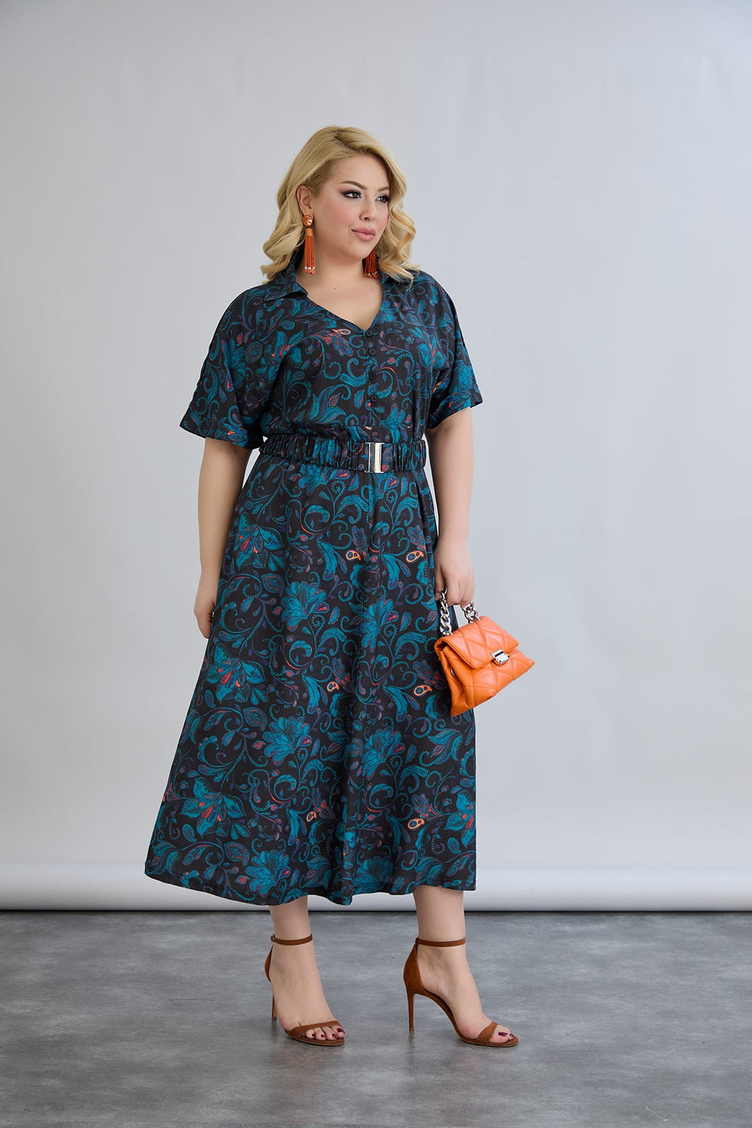 Cvjetna haljina s remenom od viskoze