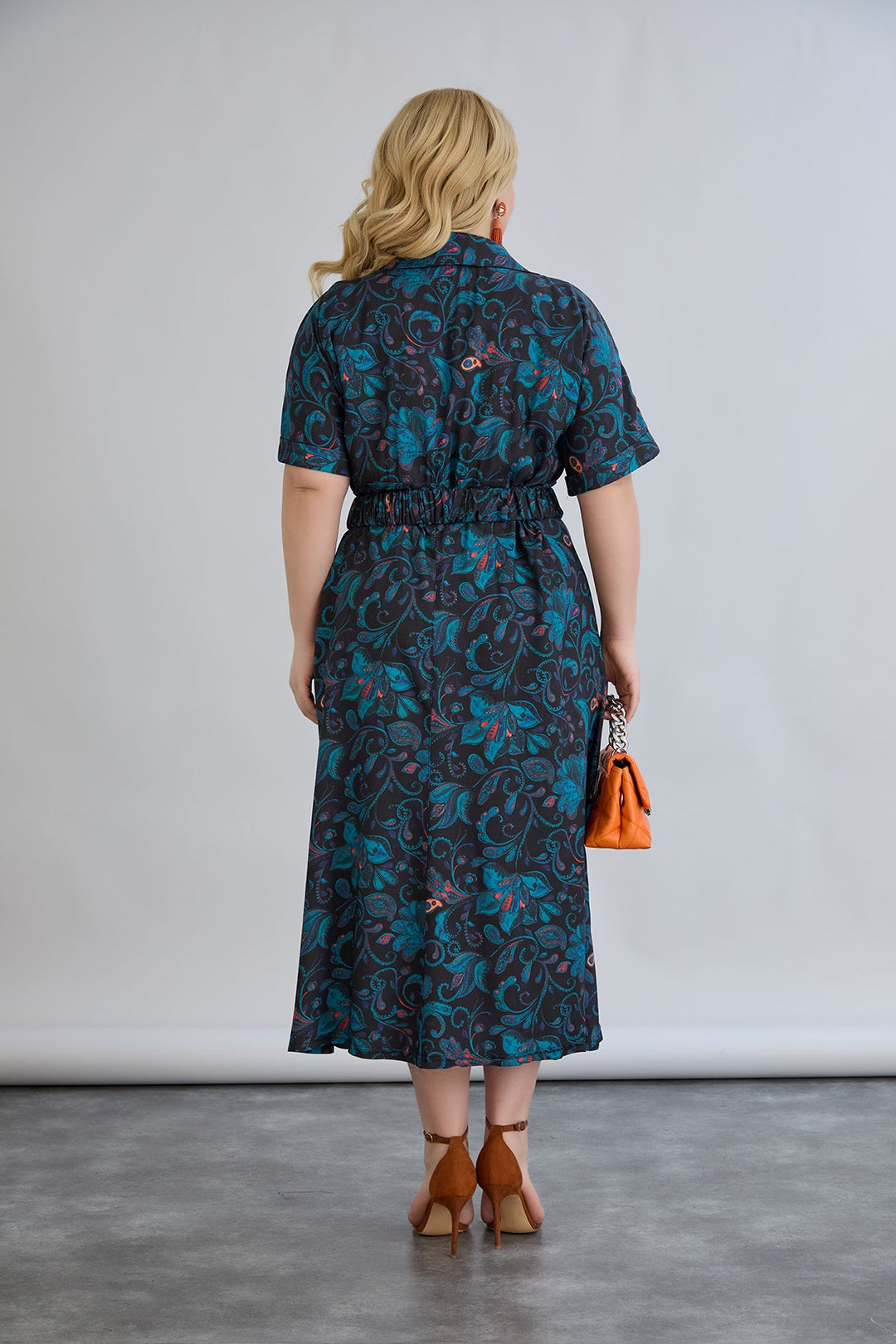 Cvjetna haljina s remenom od viskoze