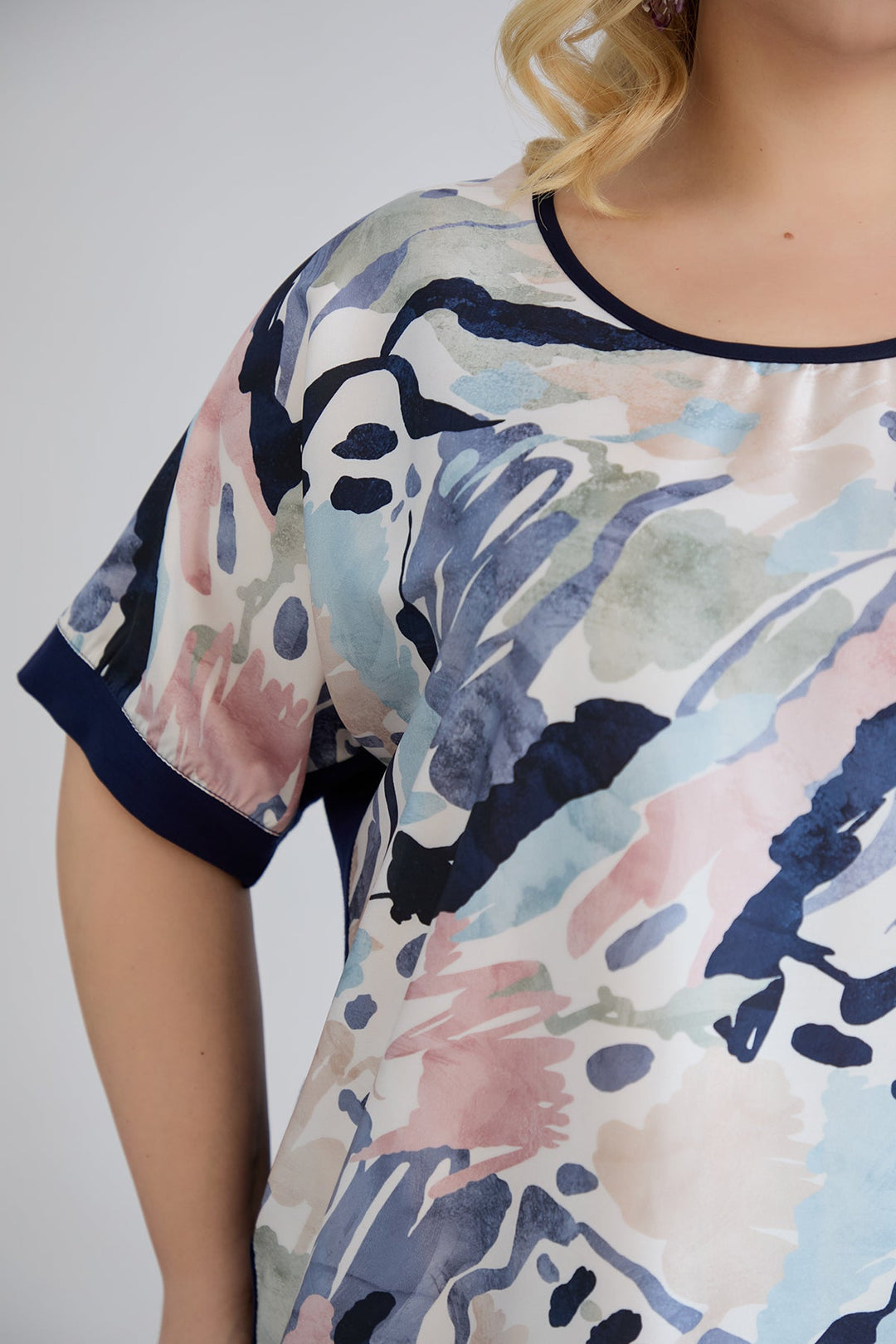 Bluzica s printom i stražnjim dijelom od viskoze - Plava pastelna