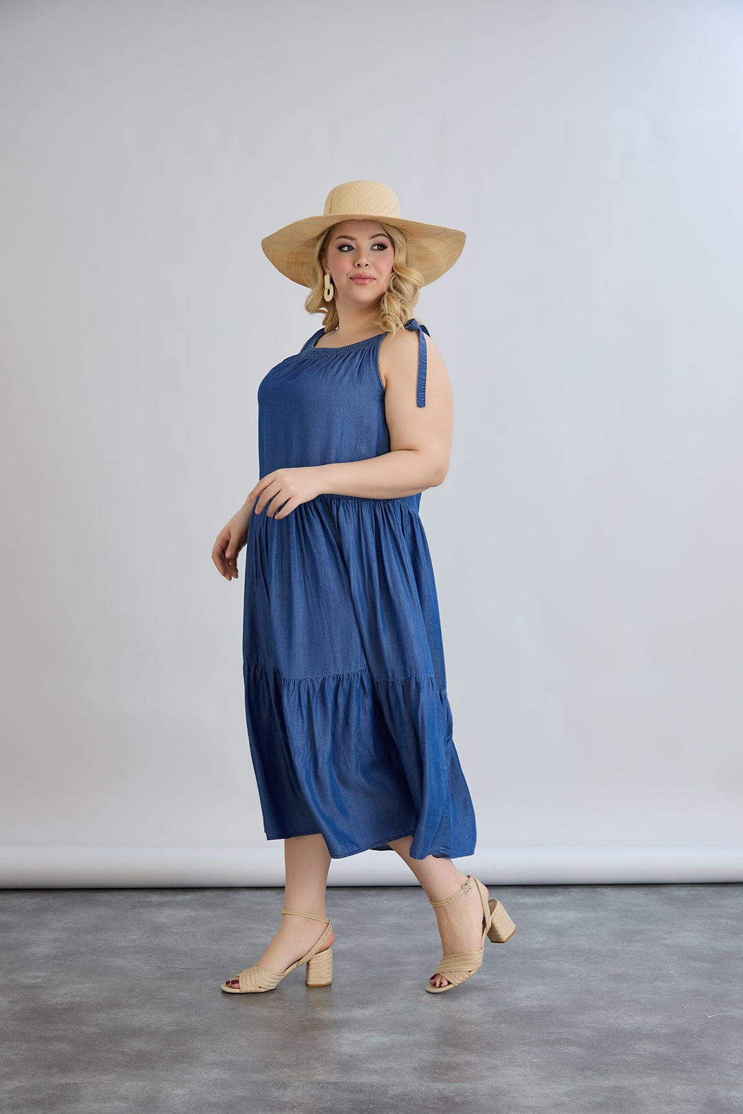 Lagana ljetna haljina od trapera s volanima