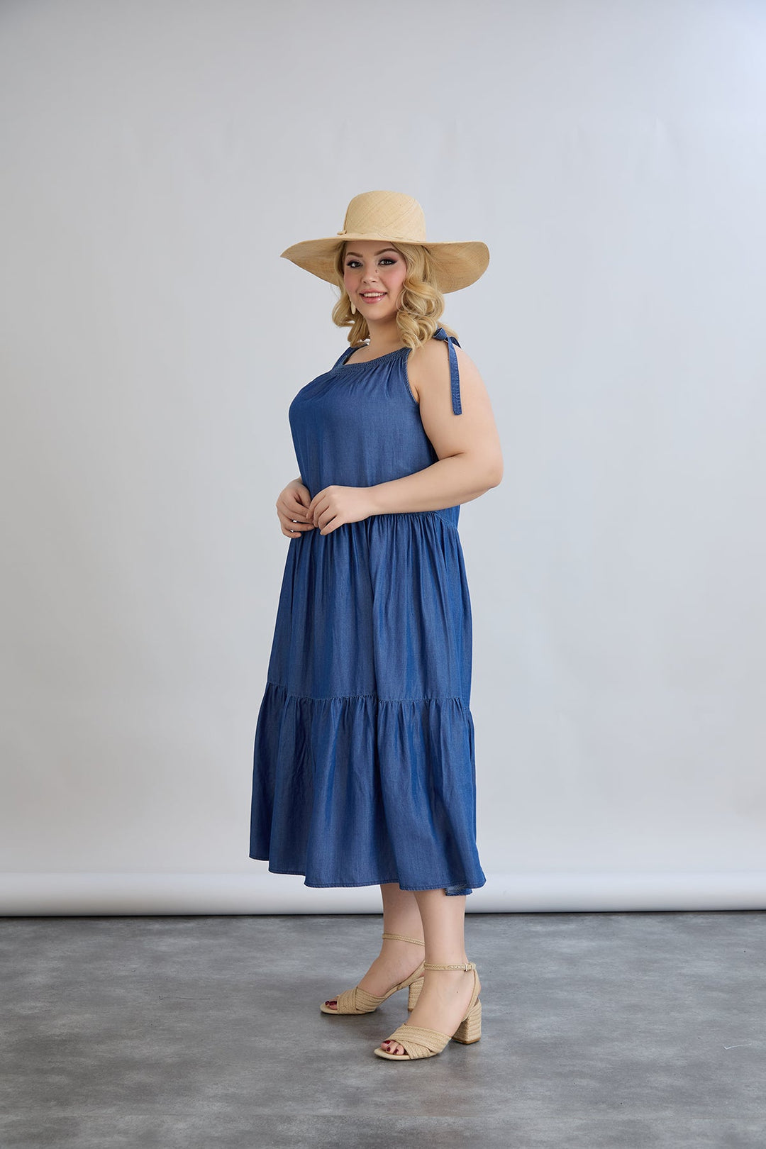 Lagana ljetna haljina od trapera s volanima