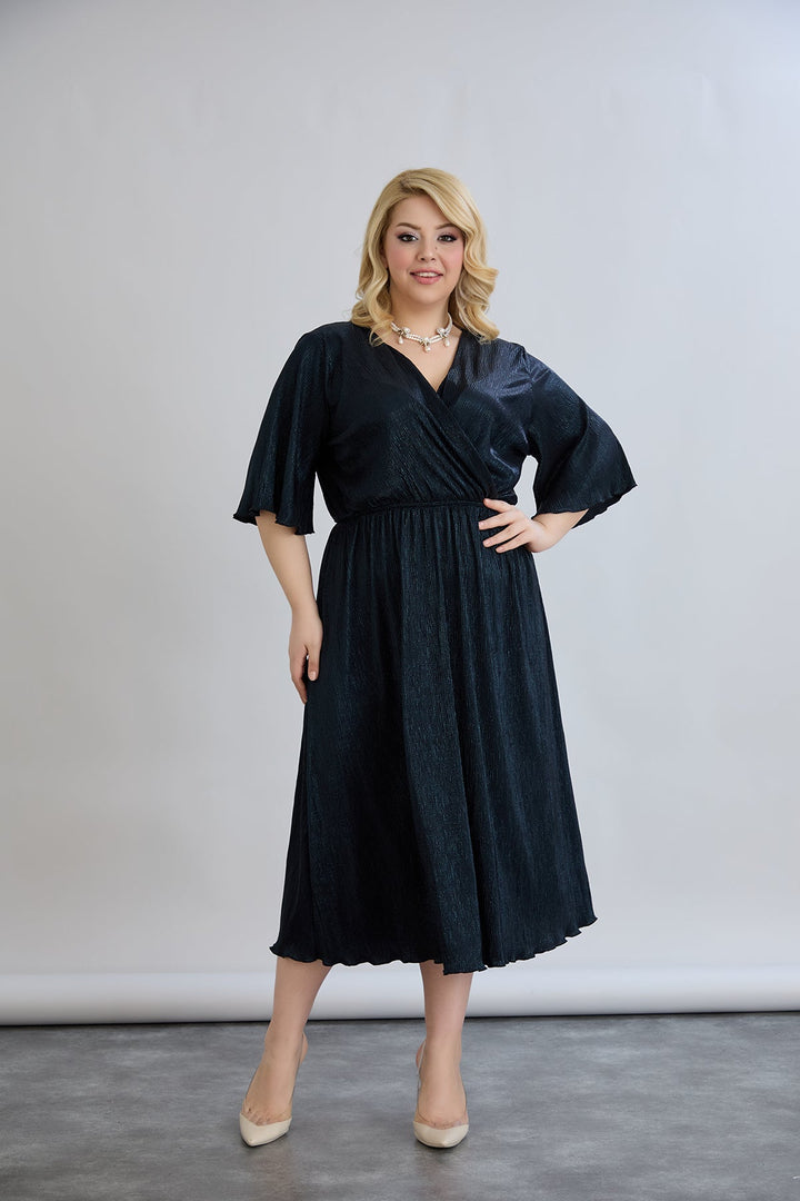 Haljina s preklopnim dekolteom i luksuznim učinkom