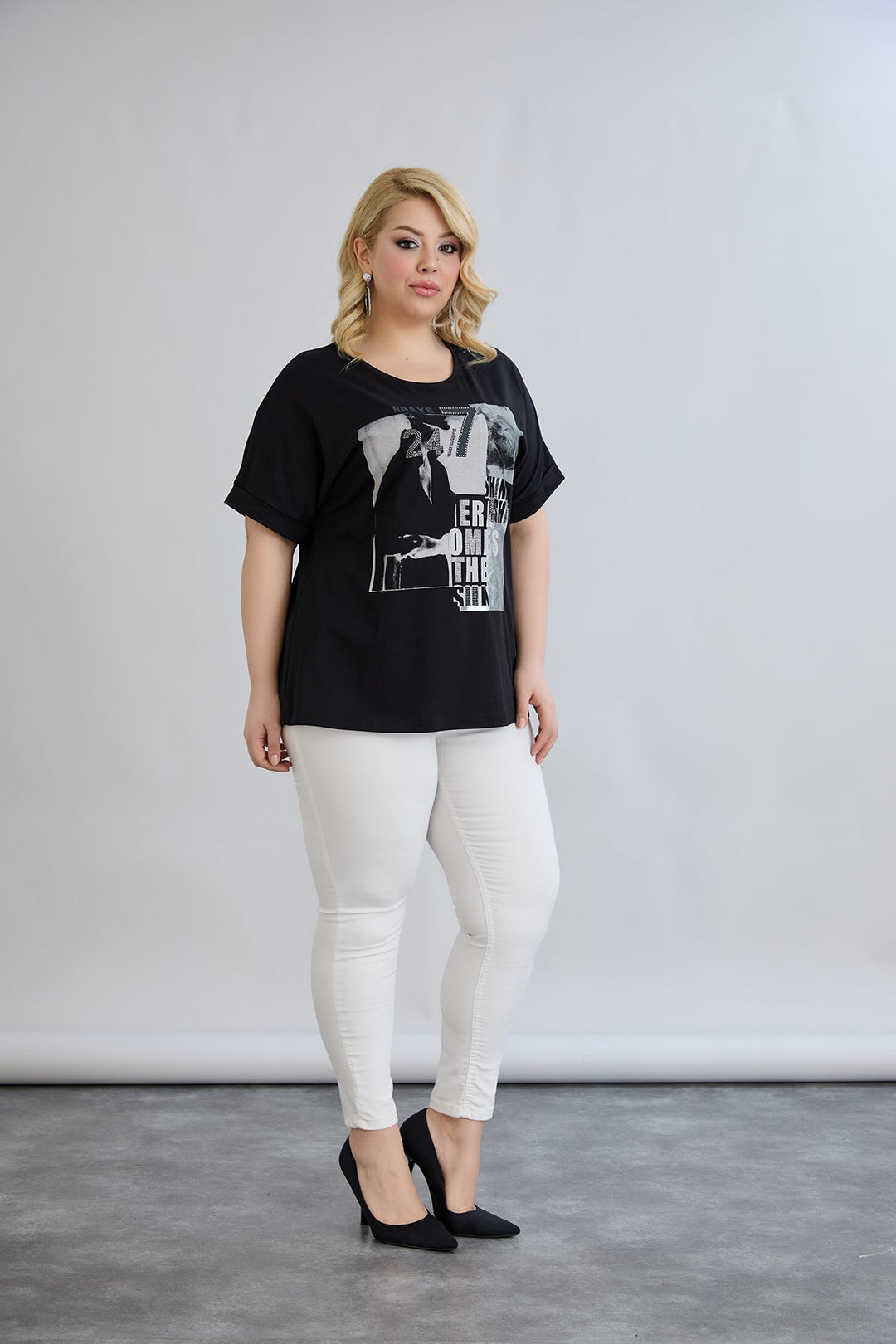 Majica s printom i ukrasnim kamenčićima - Crna