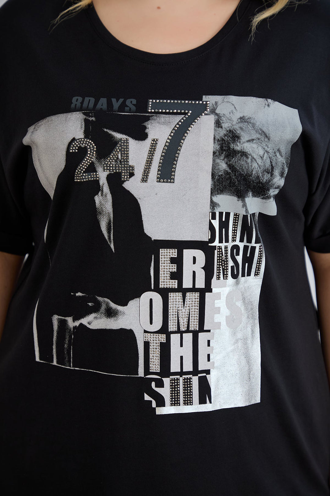 Majica s printom i ukrasnim kamenčićima - Crna