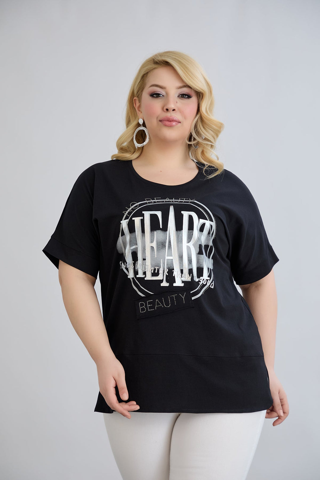 Crna majica s printom i ukrasnim kamenčićima HEART