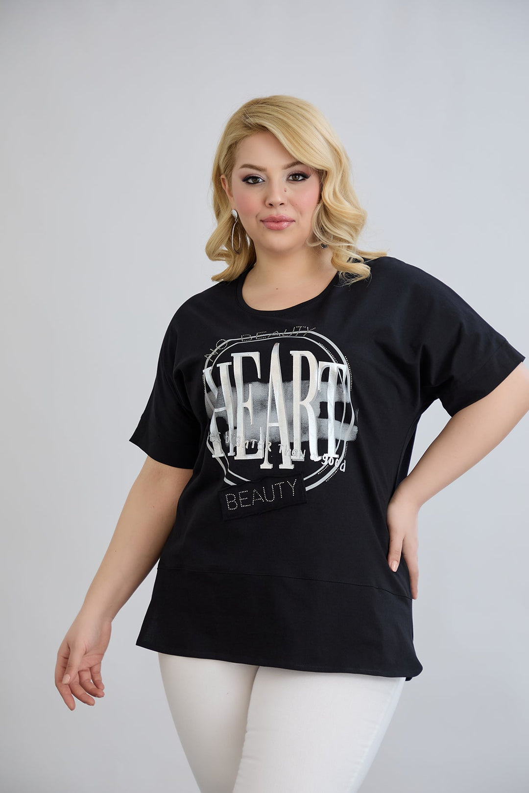 Crna majica s printom i ukrasnim kamenčićima HEART