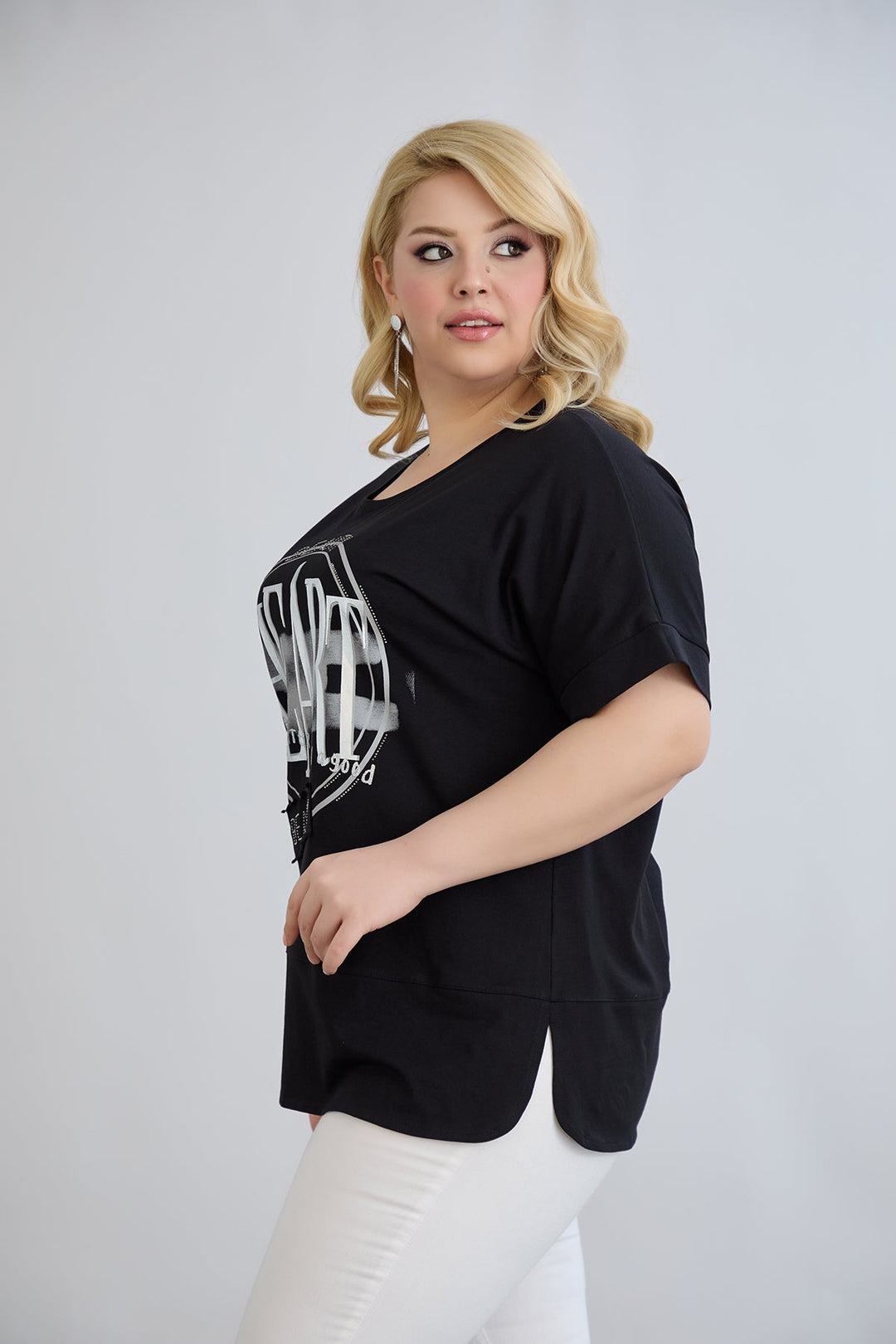 Crna majica s printom i ukrasnim kamenčićima HEART