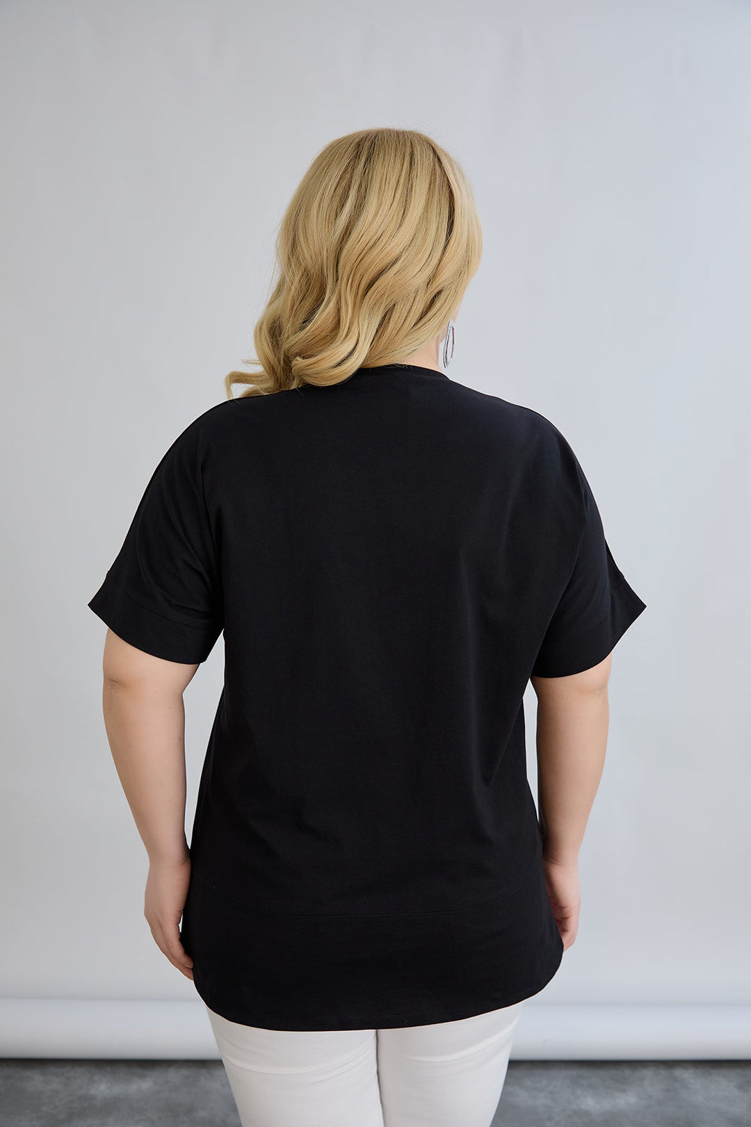 Crna majica s printom i ukrasnim kamenčićima HEART