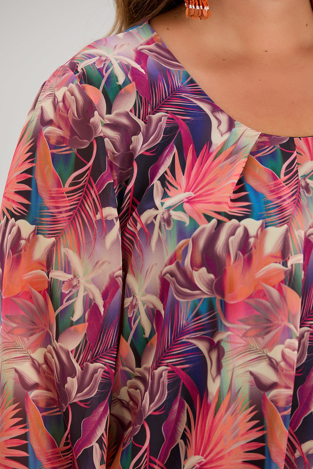 Bluza širokog kroja s jedinstvenim printom