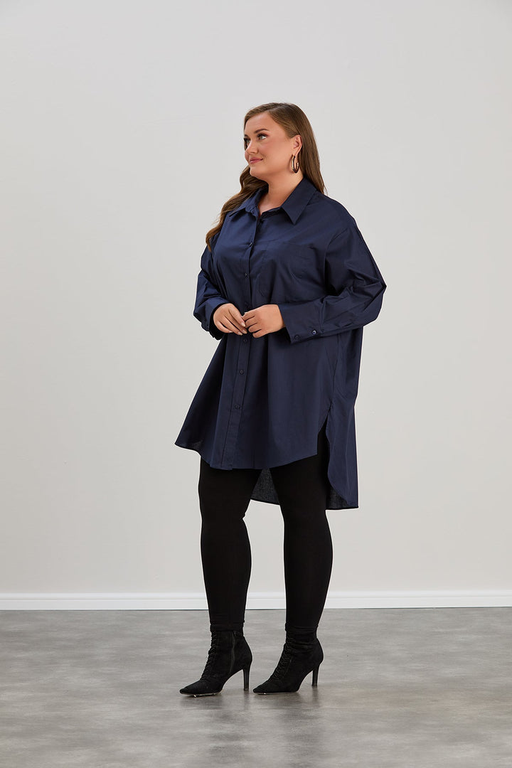 Duga pamučna košulja u tamnoplavoj boji