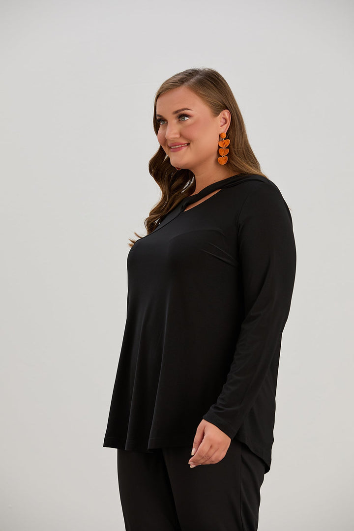 Bluza s originalnim dekolteom od elastičnog materijala