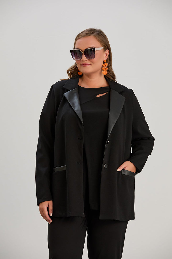 Elegantni dugi sako s kožnim reverima za punije žene