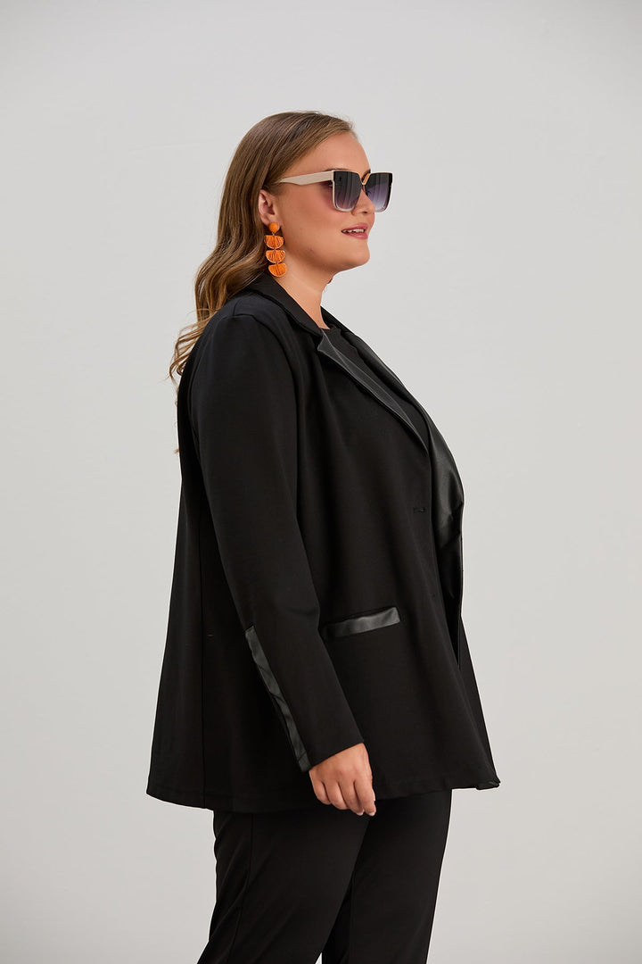 Elegantni dugi sako s kožnim reverima za punije žene