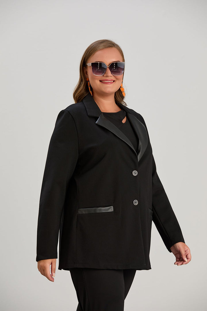 Elegantni dugi sako s kožnim reverima za punije žene