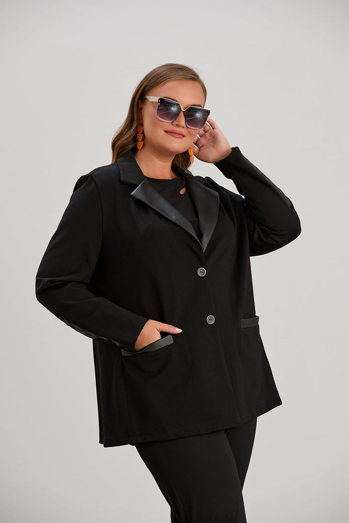 Elegantni dugi sako s kožnim reverima za punije žene