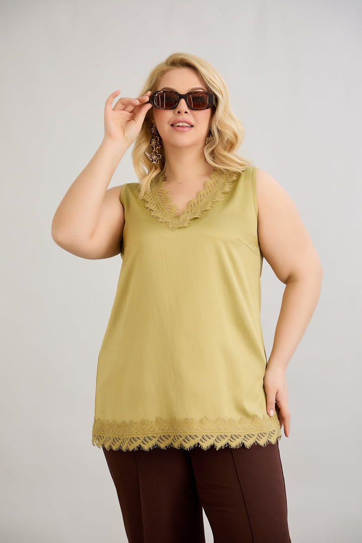 Satenasti luksuzni top s čipkom - maslina