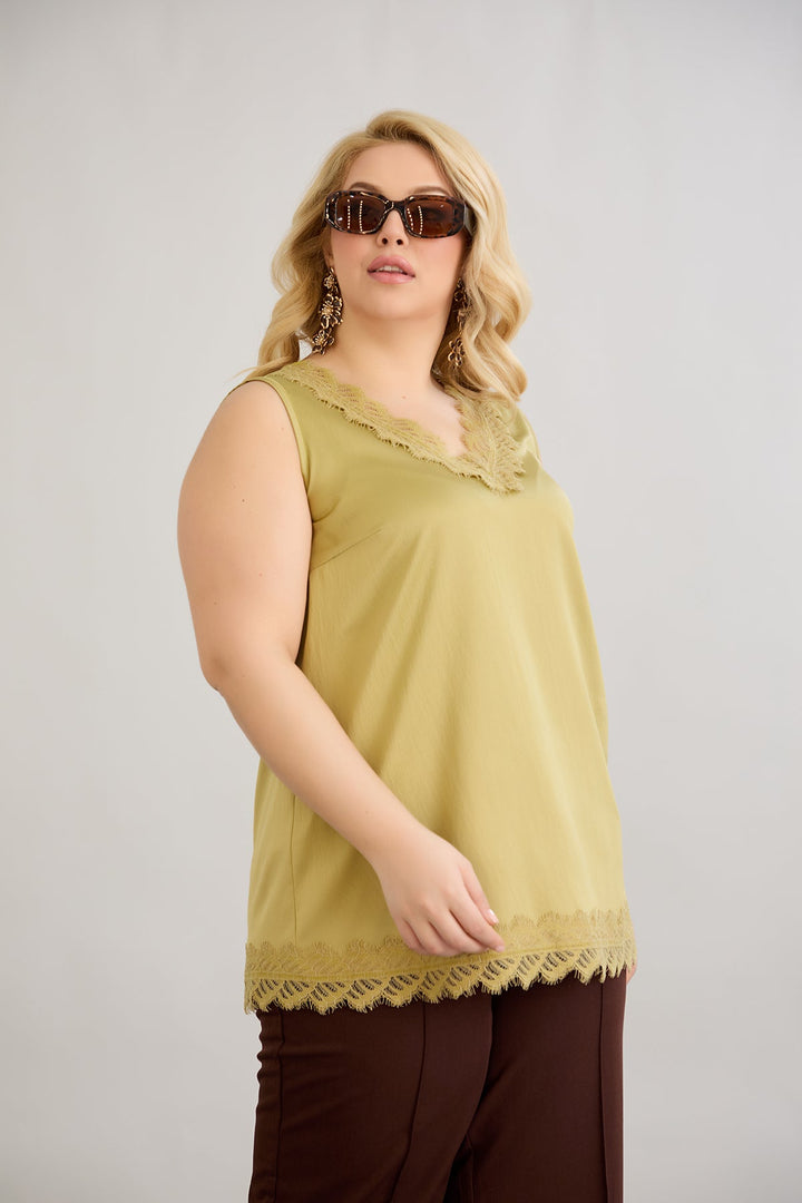 Satenasti luksuzni top s čipkom - maslina