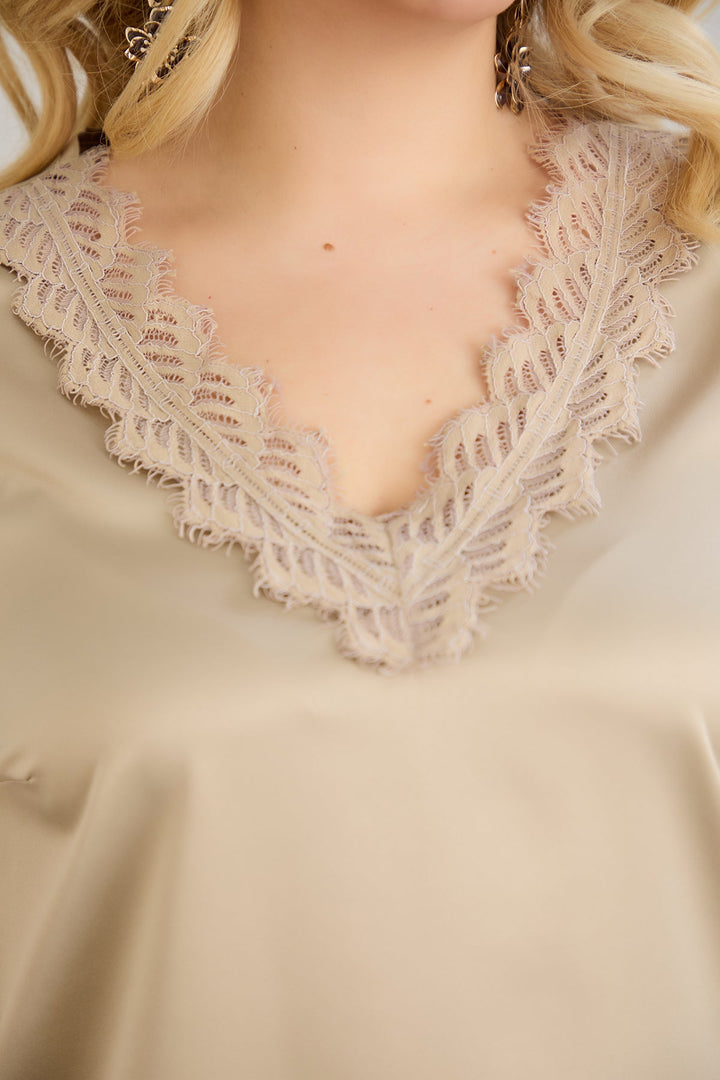 Satenasti luksuzni top s čipkom - Pješčana