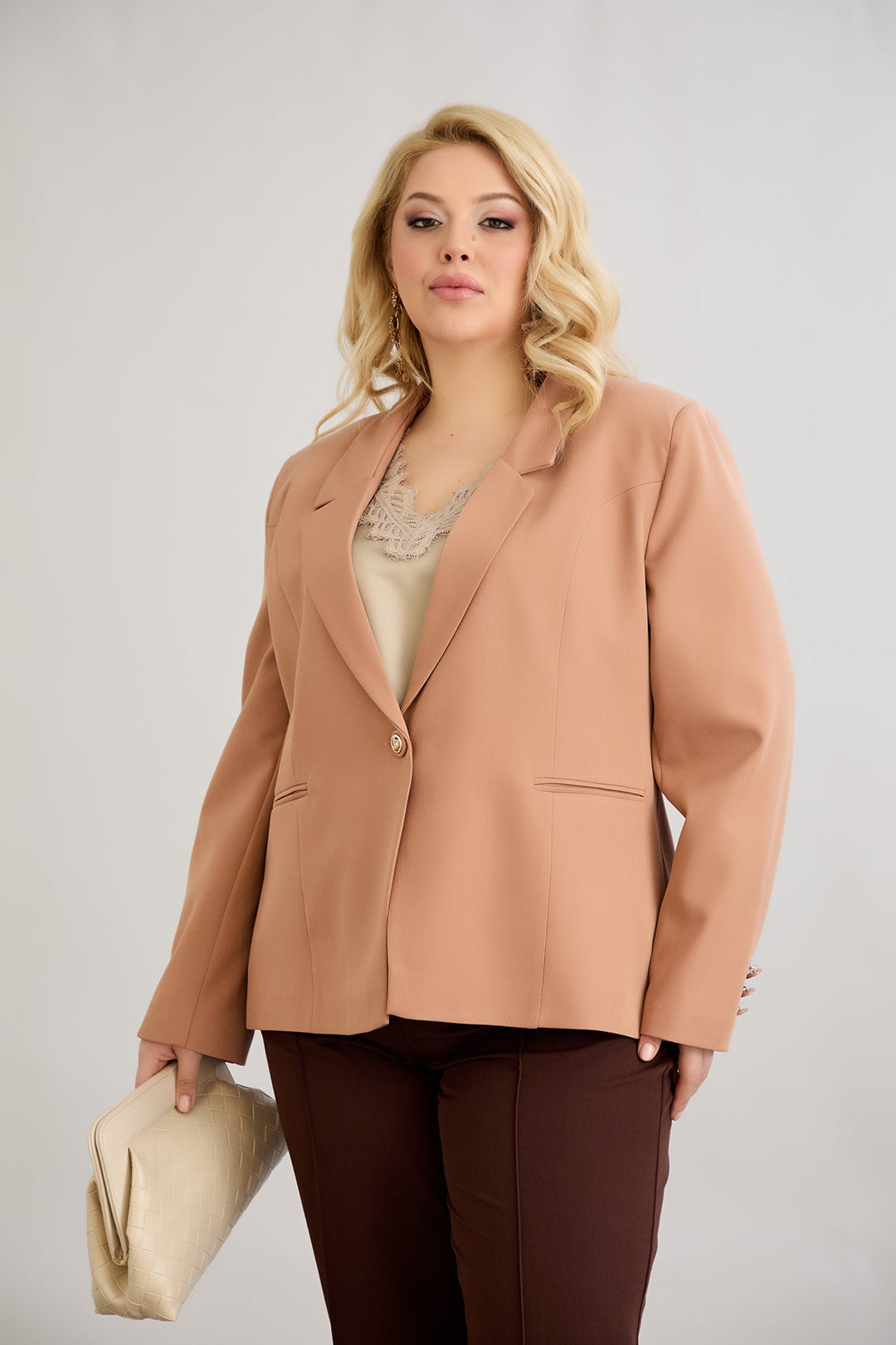 Elegantan i moderan sako s podstavom– velikih veličina - breskvasto.