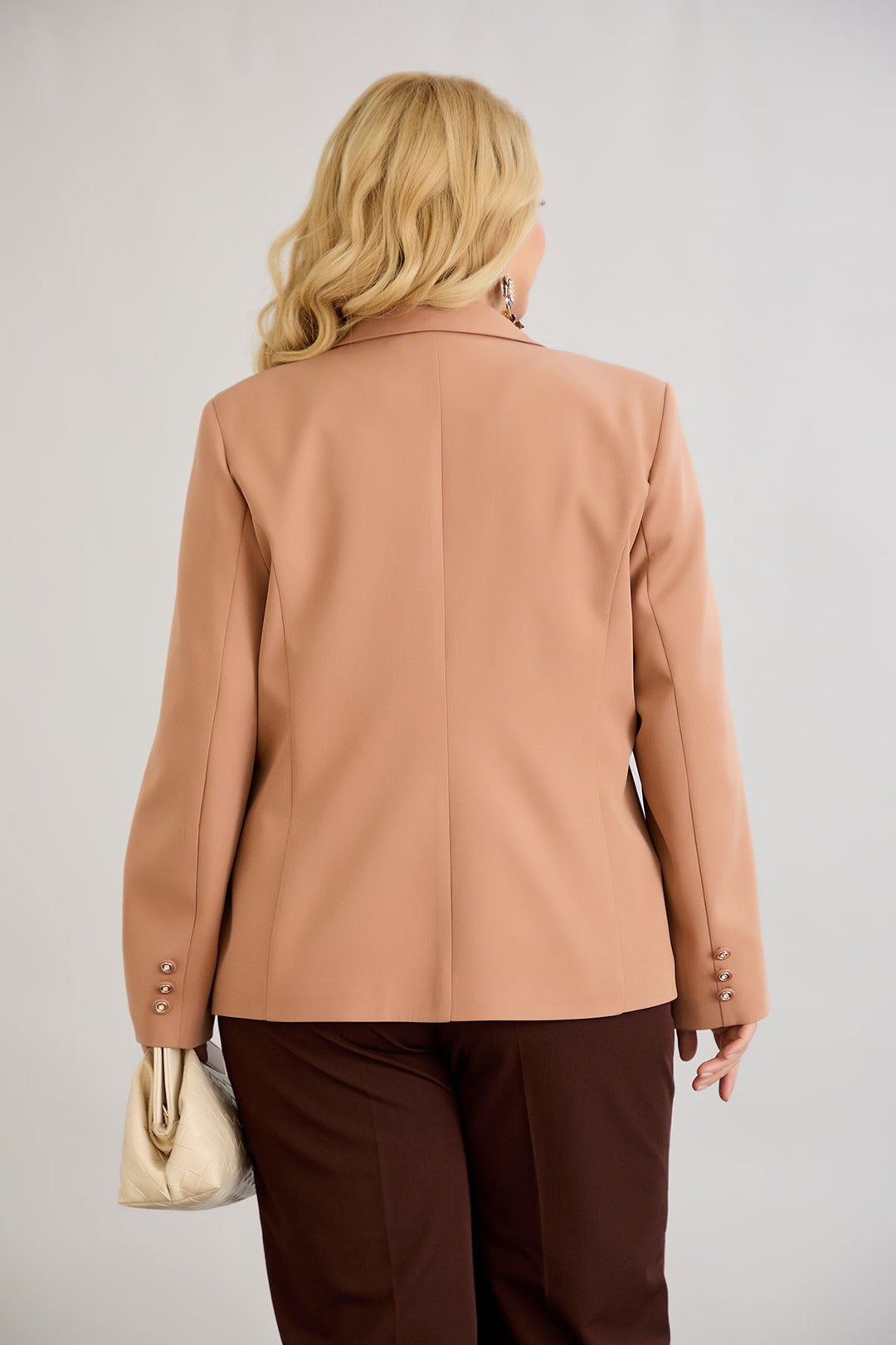 Elegantan i moderan sako s podstavom– velikih veličina - breskvasto.