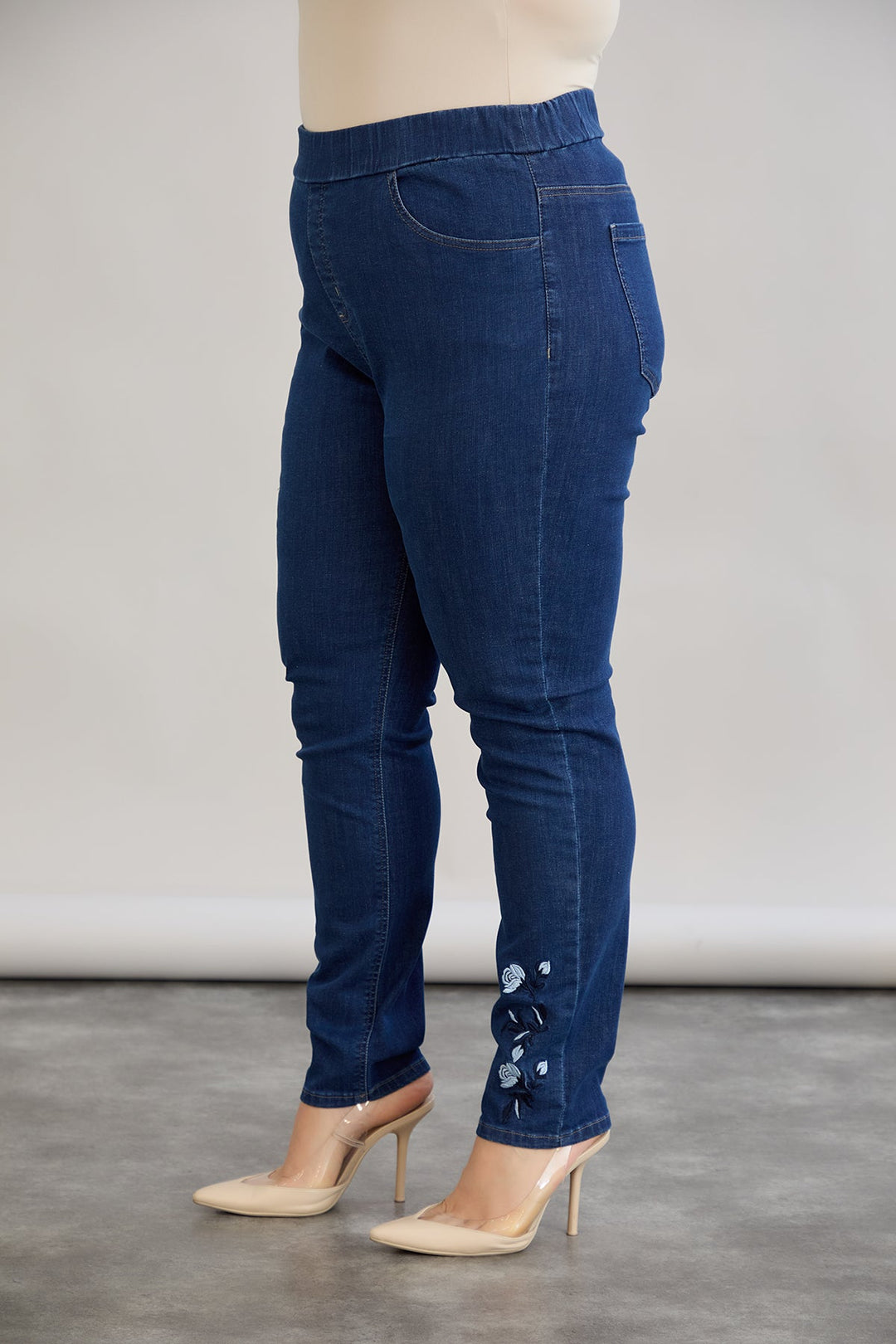 Ženske elastične traperice s vezom - tamnoplave