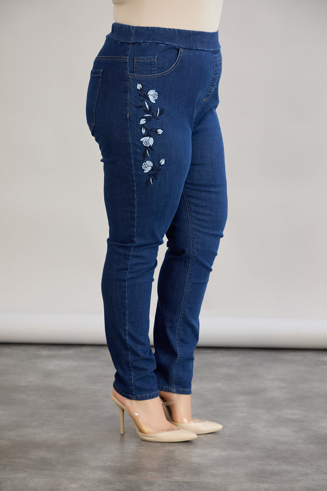 Ženske elastične traperice s vezom - tamnoplave