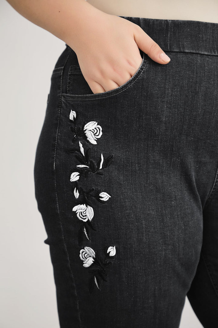 Damske elastične traperice s vezom - Crna