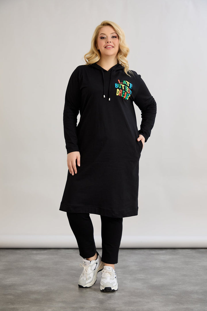 Pamučna tunika-haljina s natpisom "Kasno, ali najbolje obučena"