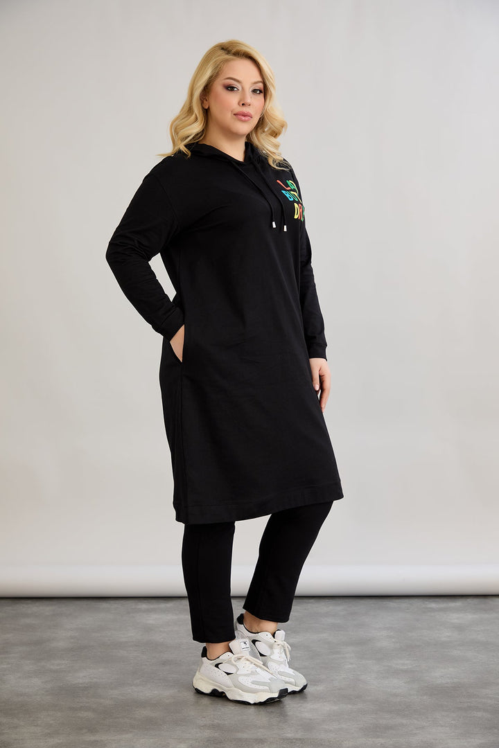 Pamučna tunika-haljina s natpisom "Kasno, ali najbolje obučena"