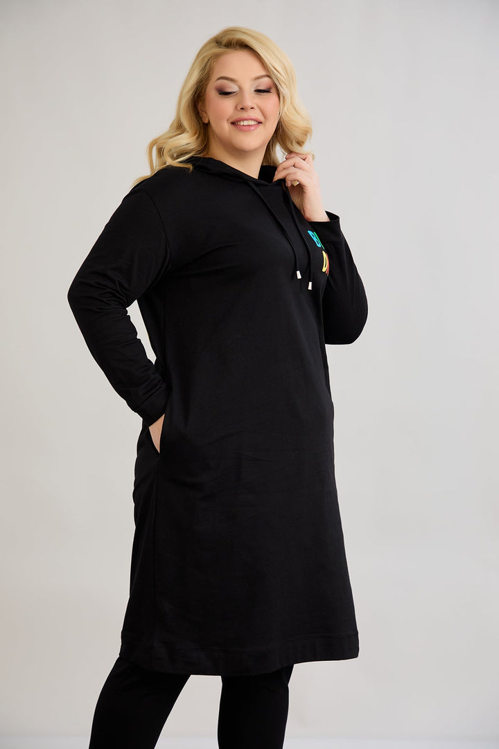 Pamučna tunika-haljina s natpisom "Kasno, ali najbolje obučena"