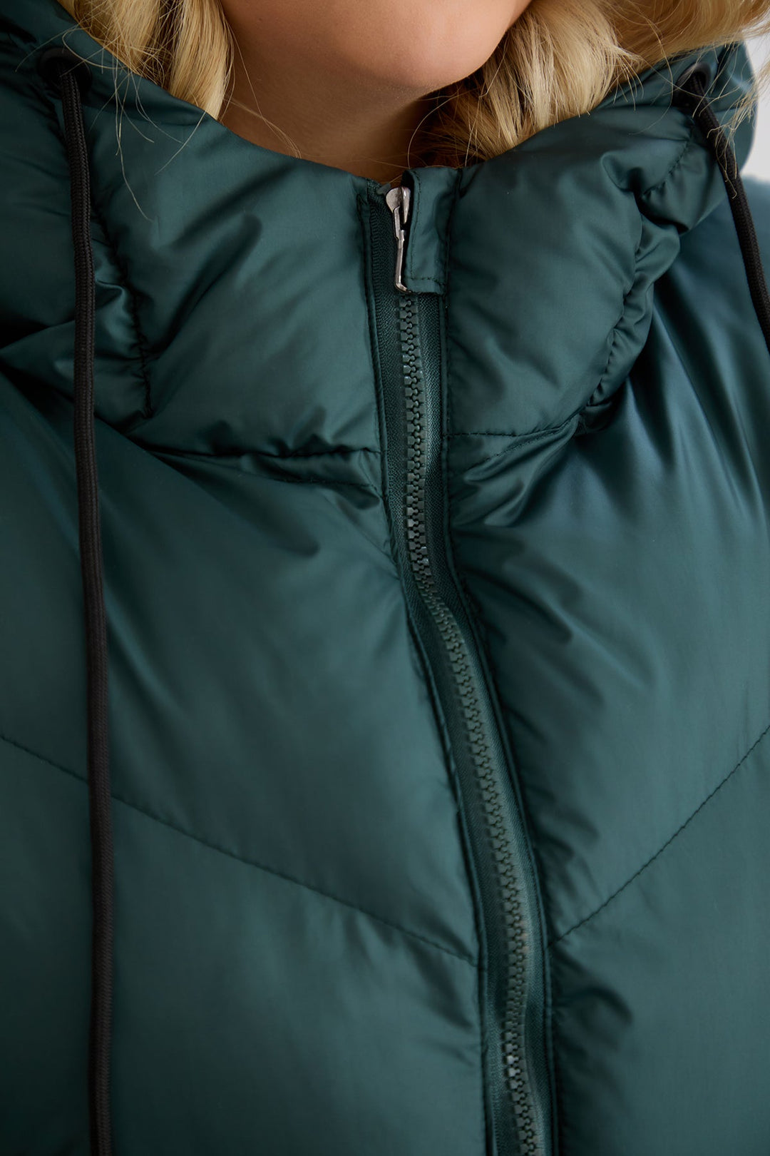 Topli oversize zimski prsluk s podstavom od karakula velikih veličina - Zelena