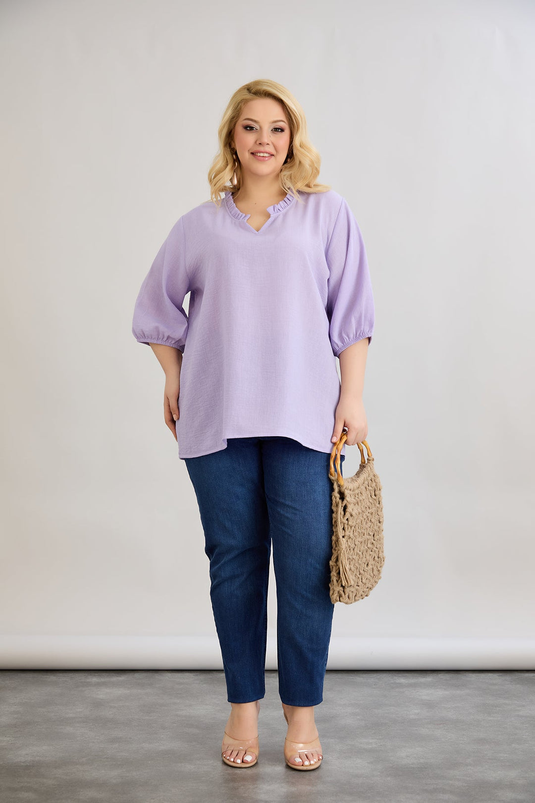 Bluzica s volanom na izrezu i 3/4 rukavima