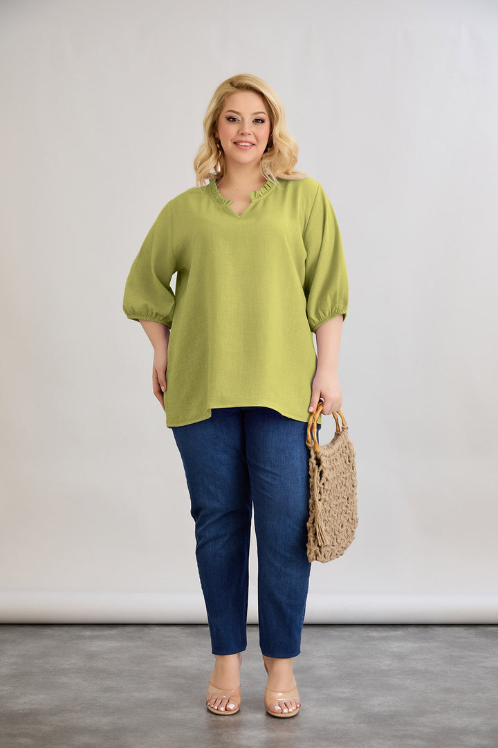 Bluzica s volanom na izrezu i 3/4 rukavima - Pistacija