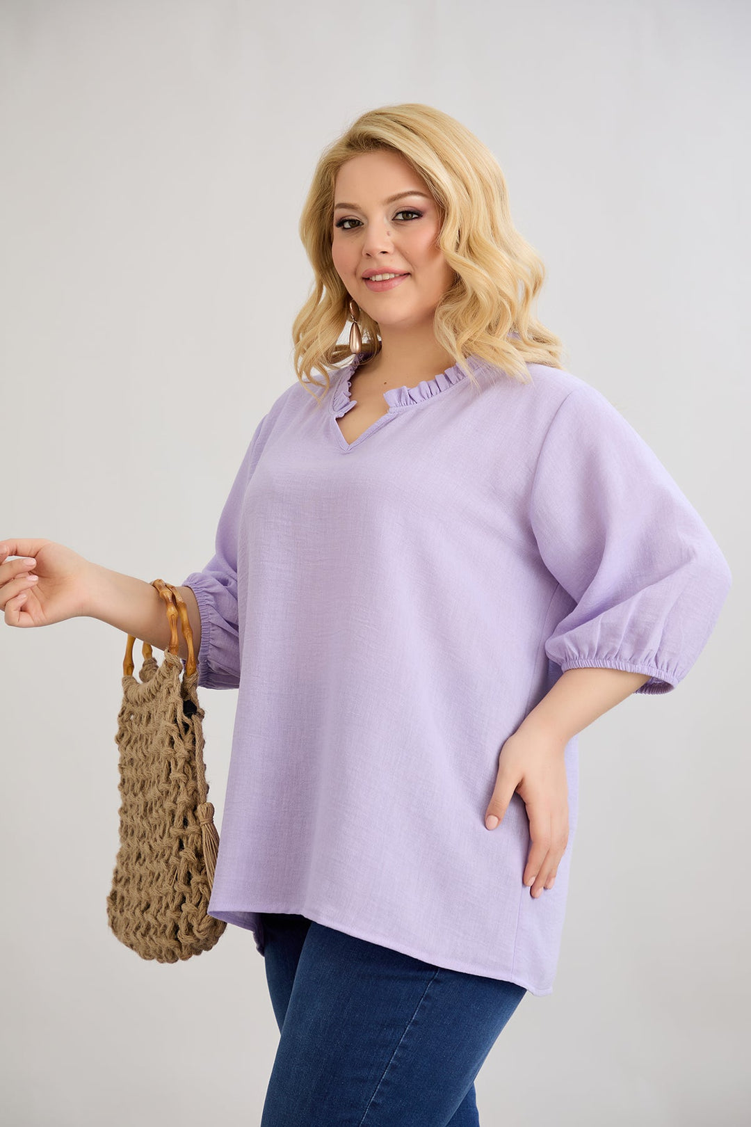 Bluzica s volanom na izrezu i 3/4 rukavima