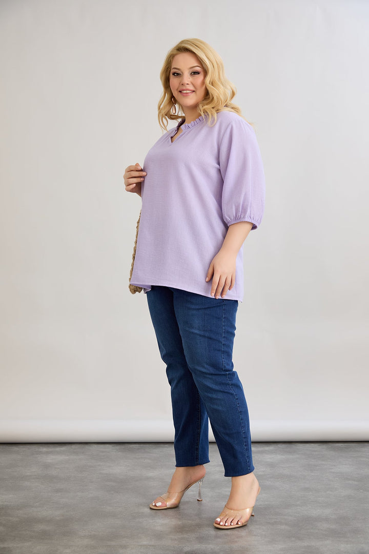 Bluzica s volanom na izrezu i 3/4 rukavima