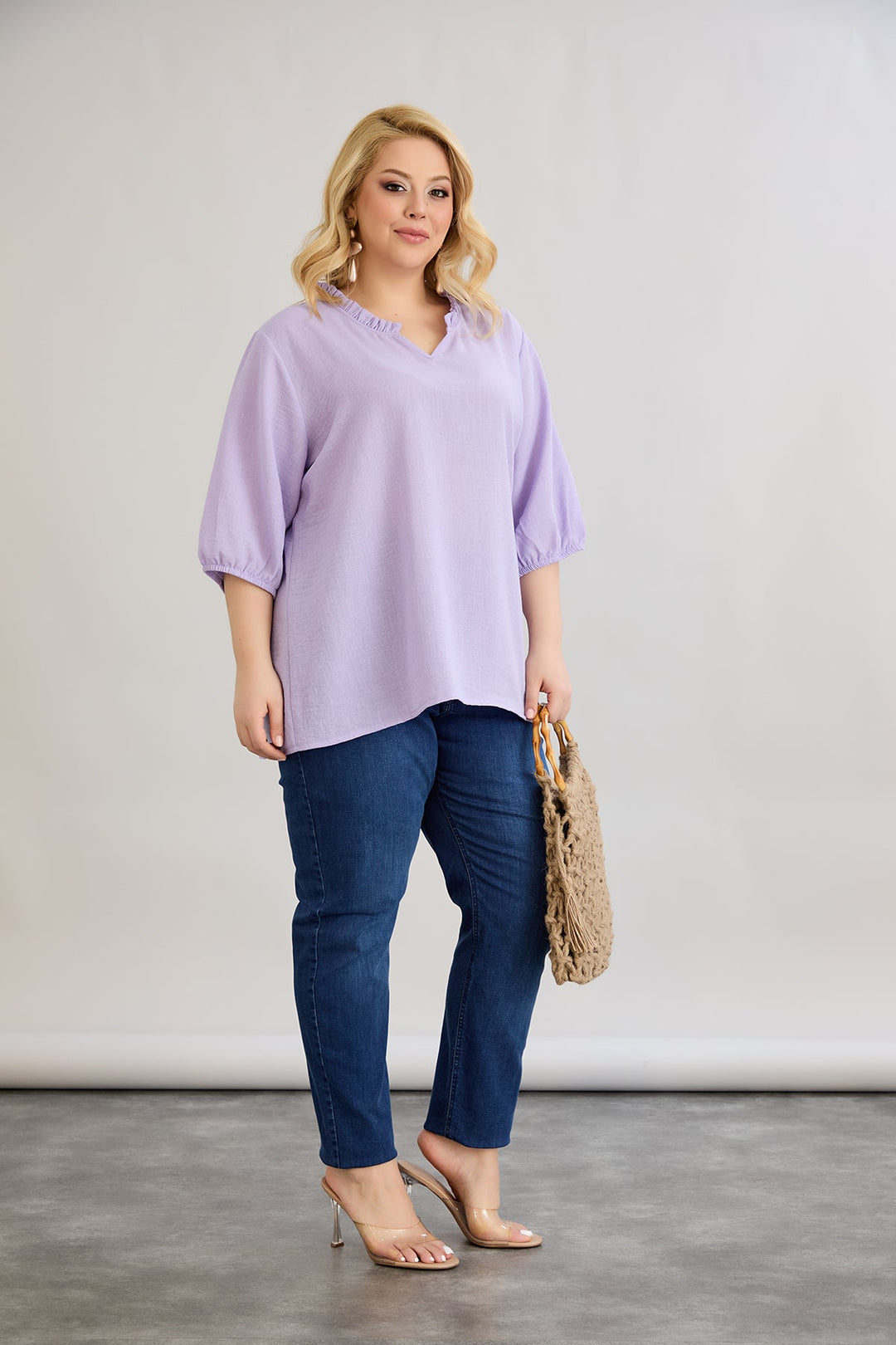 Bluzica s volanom na izrezu i 3/4 rukavima