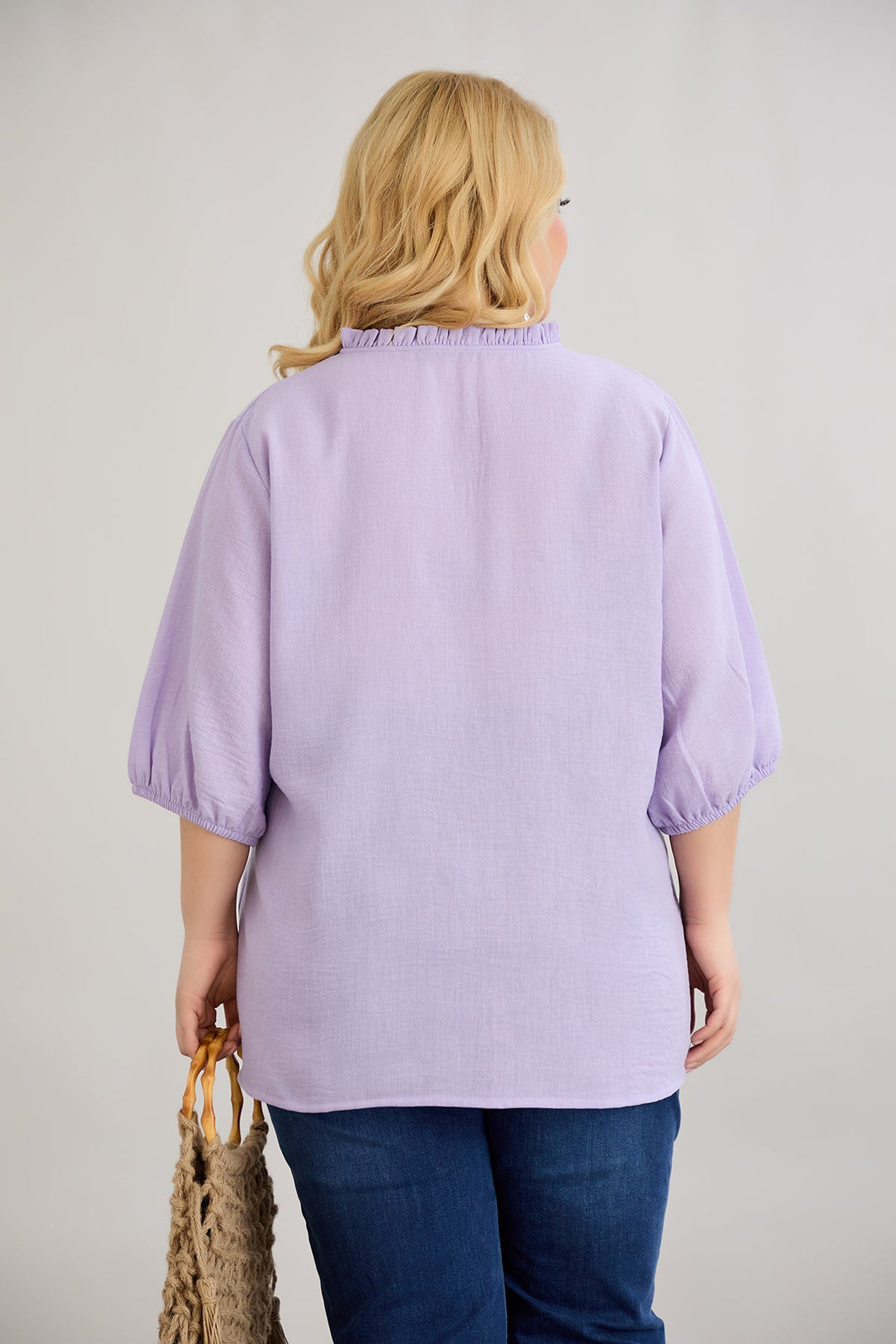 Bluzica s volanom na izrezu i 3/4 rukavima