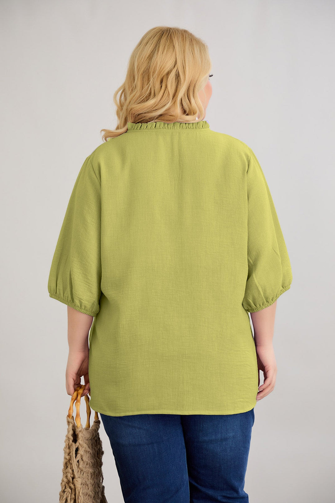 Bluzica s volanom na izrezu i 3/4 rukavima - Pistacija