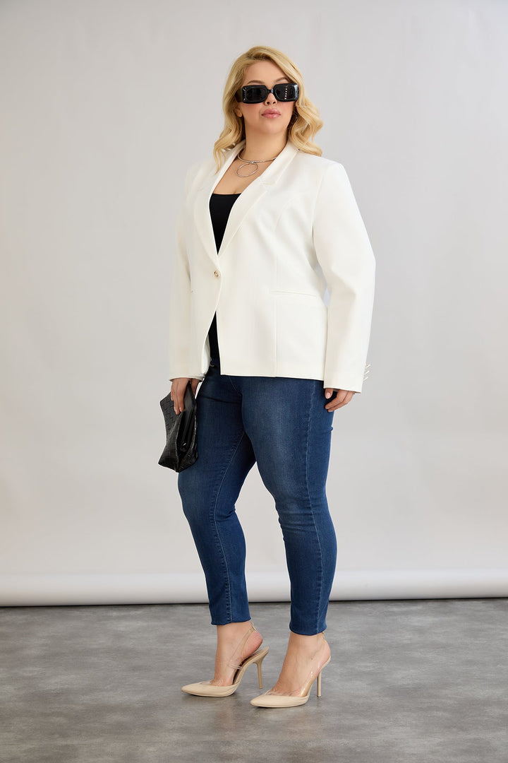 Elegantan i moderan sako s podstavom – bijeli velikih veličina.