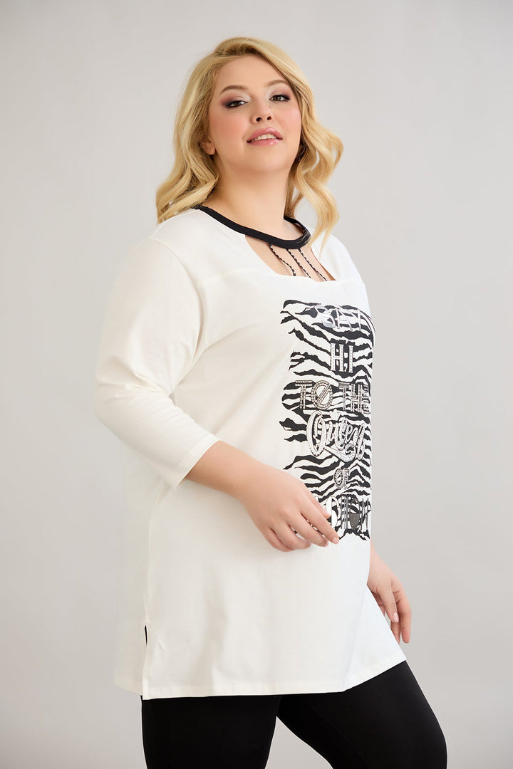 Pamuk tunika s atraktivnim dekolteom ukrašenim kamenčićima.